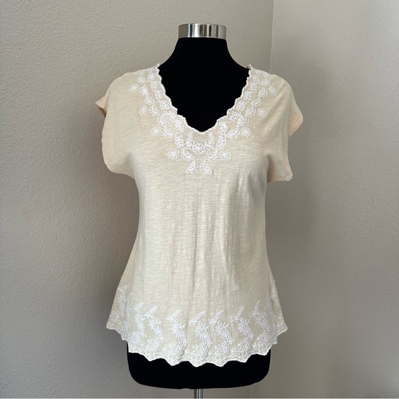 Sundance Embroidered Slub Cotton Floral Scalloped Pale Yellow Tee Shirt - Picture 1 of 11